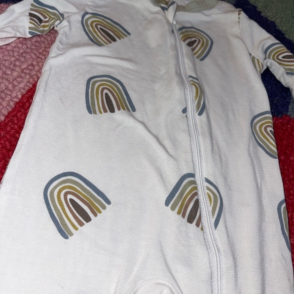 Kyte baby Aloe rainbow zip footie - Picture 3 of 3